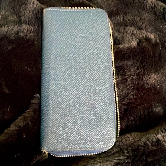 Louis Vuitton Handbags - LOUIS VUITTON Taiga Vertical Leather Zippy Long Wallet #CA2136💙